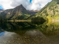 Stiller Schwarzensee mit Lärcheck Spiegelung